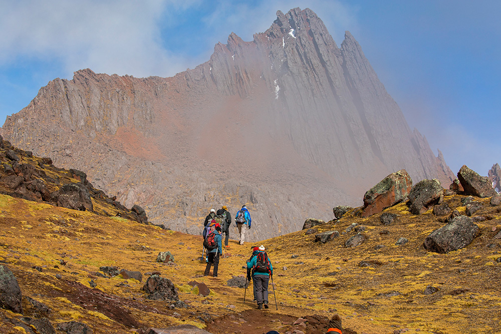 Trekking auf dem Apus Trail zum Regenbogenberg - Lateinamerika